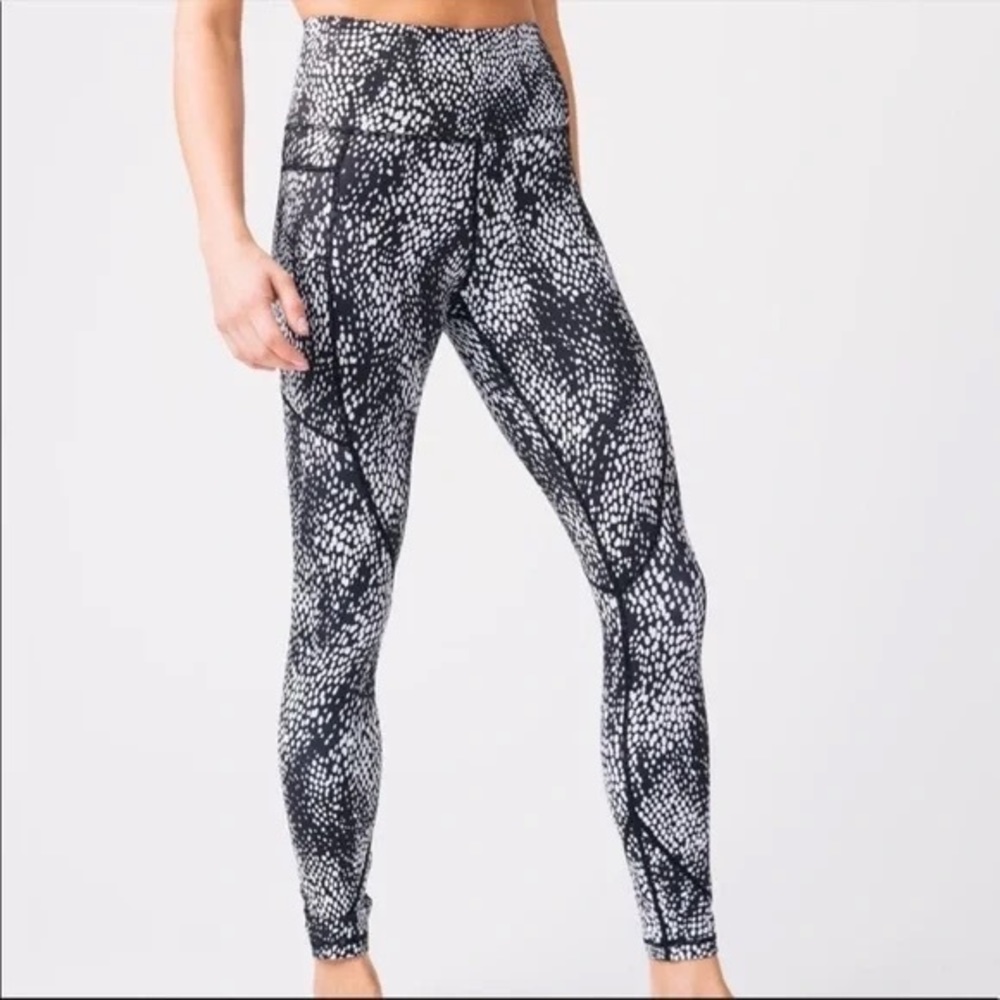 Zyia Viper Light N Tight Hirise Leggings